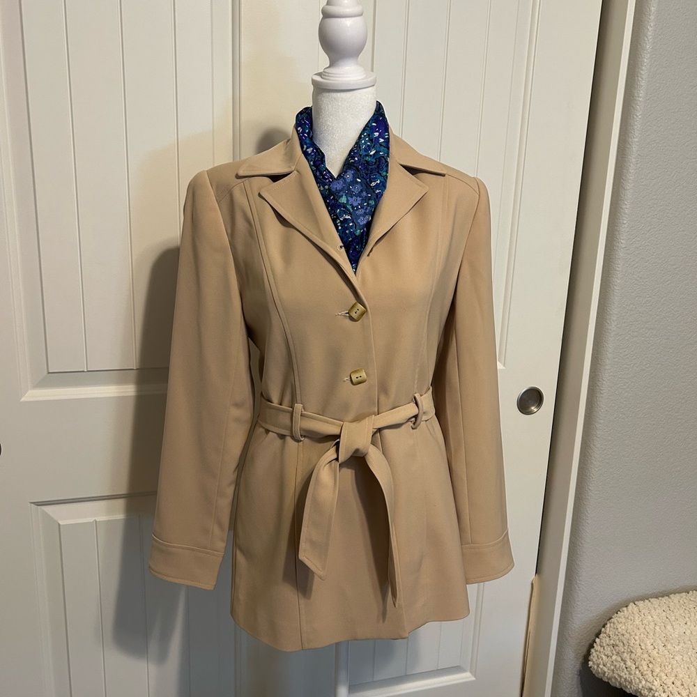 NWOT Versa light weight trench coa